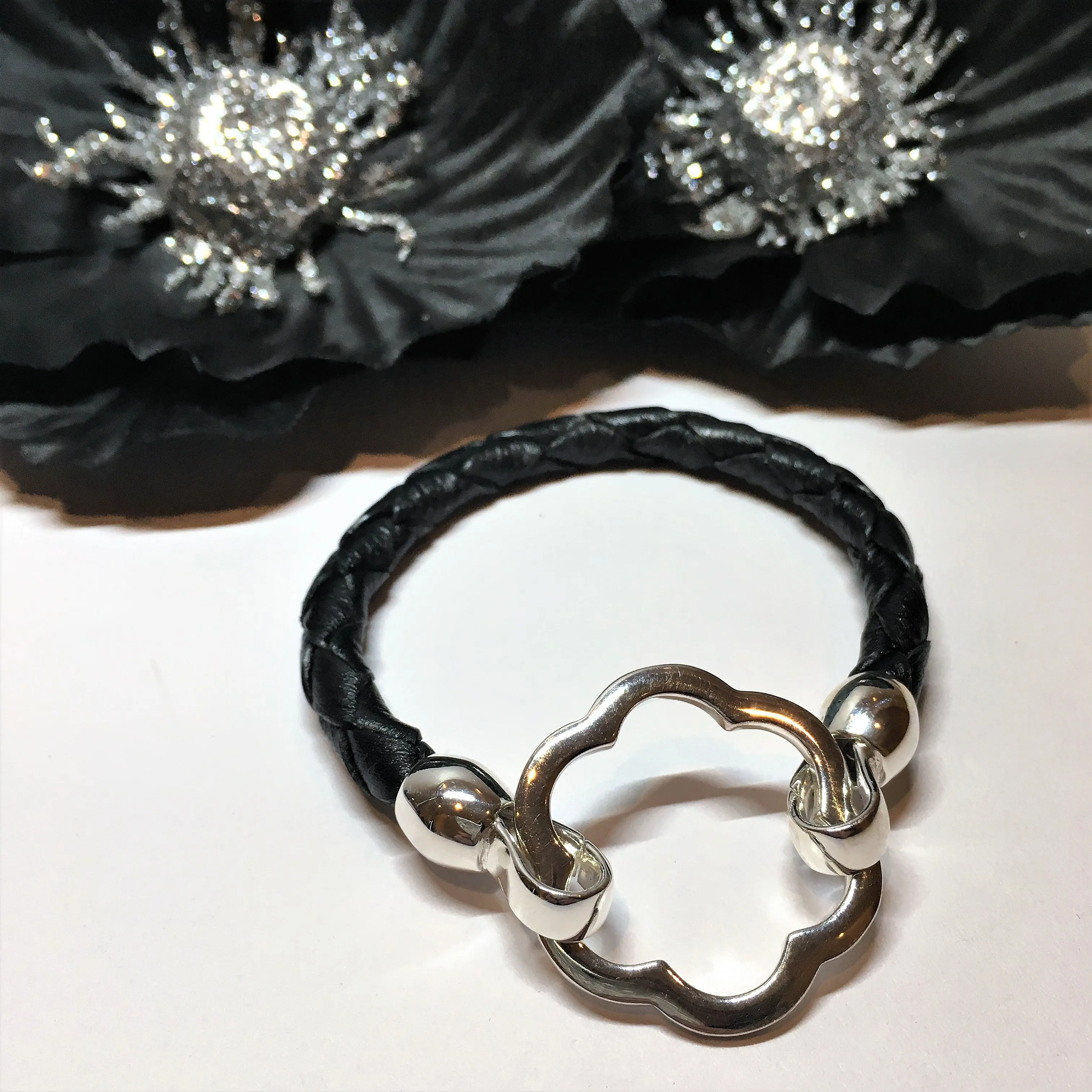 Black Daisy Bangle - BGL454