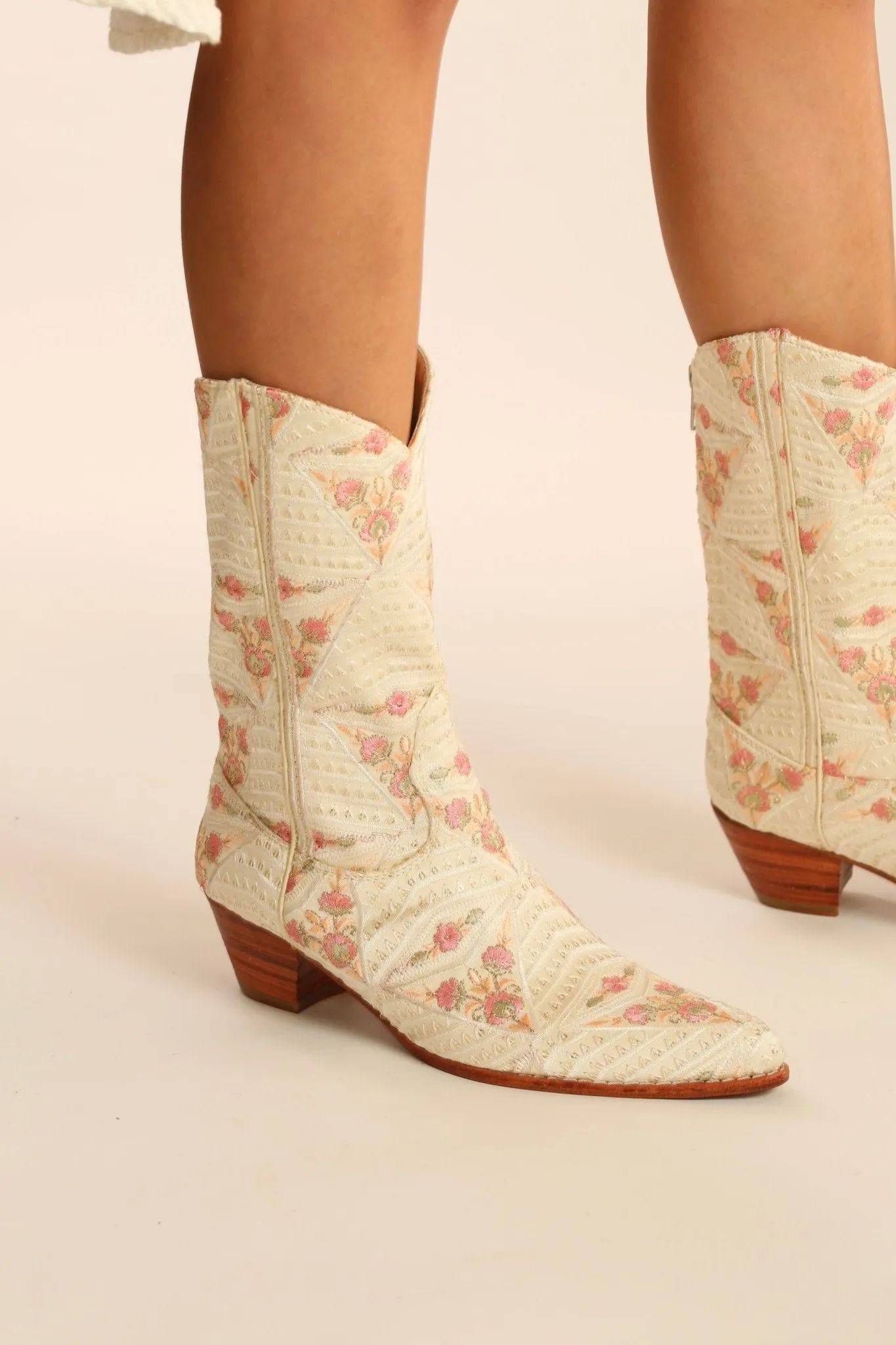 IVORY PINK FLOWER SILK WESTERN BOOTS DEKOTA