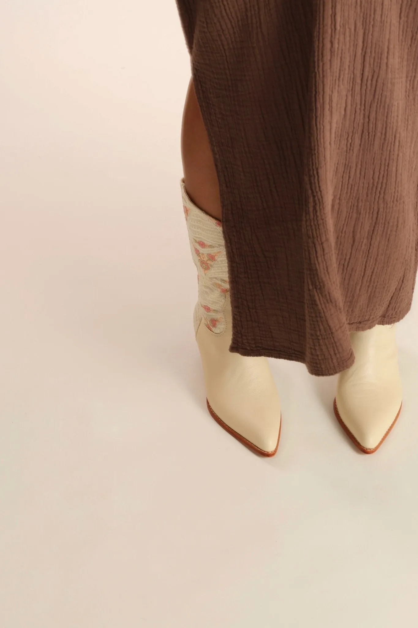 IVORY PINK FLOWER WESTERN BOOTS OHLOLITA