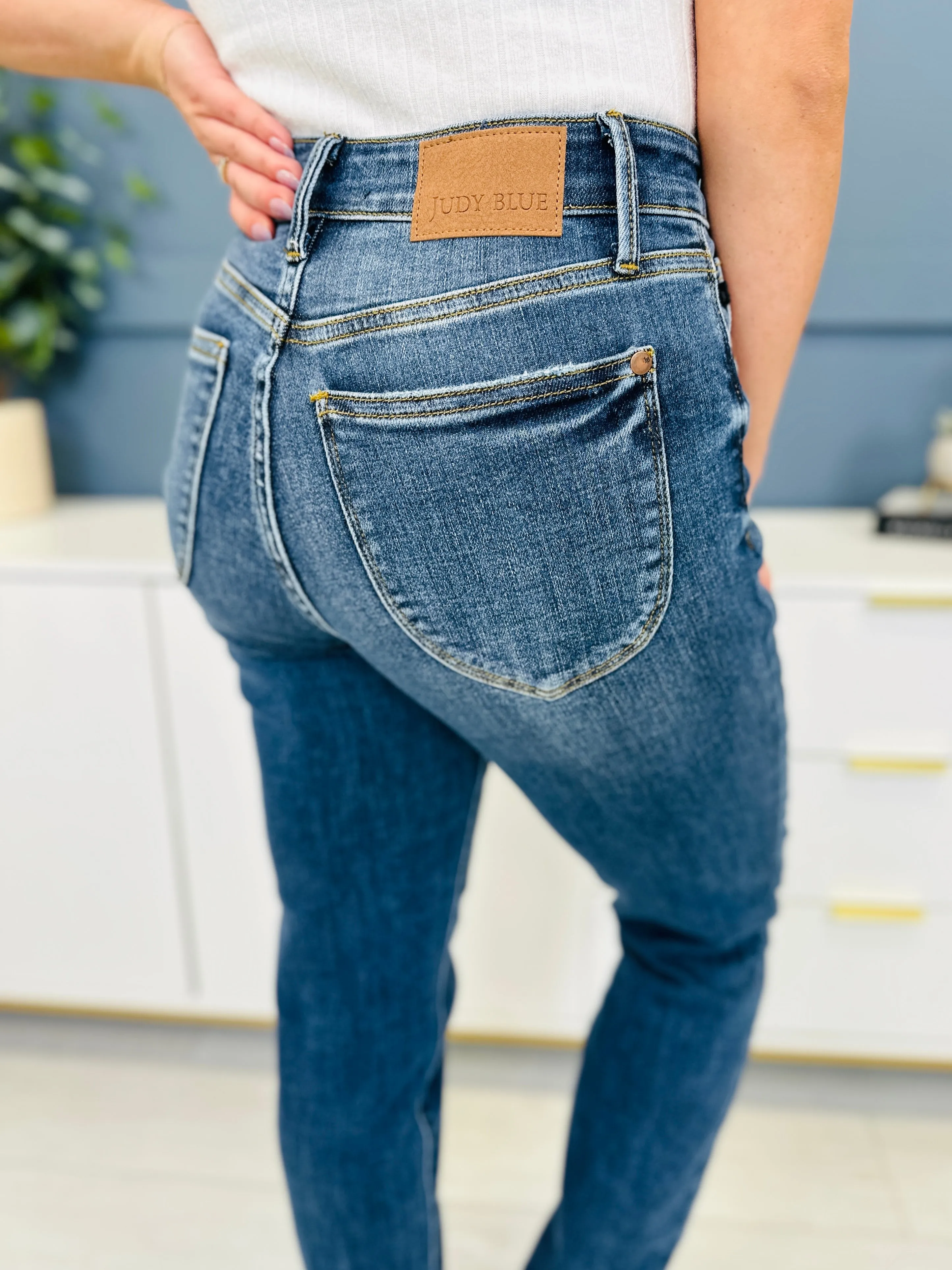 Judy Blue Wow Factor Butt Lifting Slim Fit Jeans in Reg/Curvy