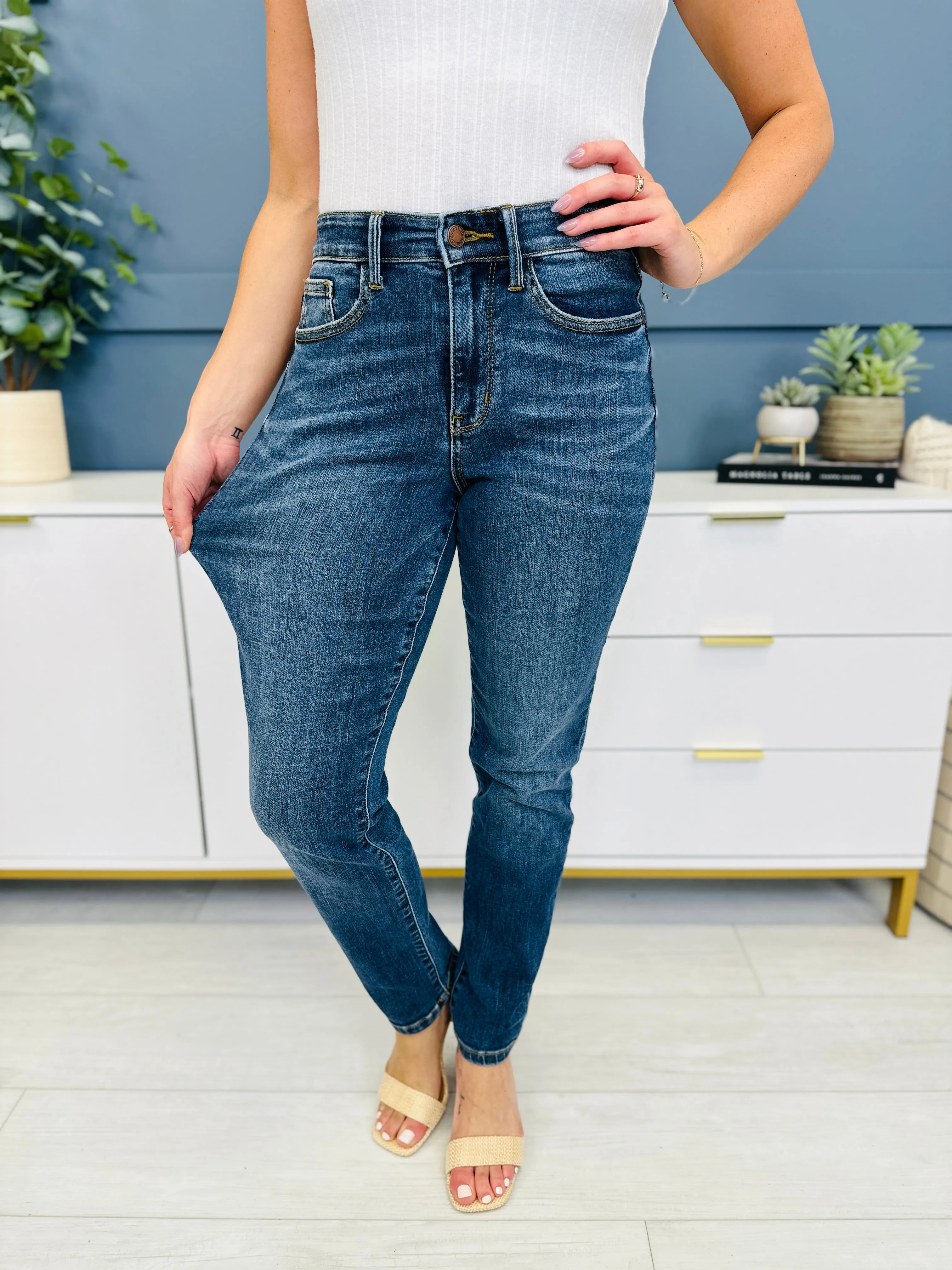 Judy Blue Wow Factor Butt Lifting Slim Fit Jeans in Reg/Curvy
